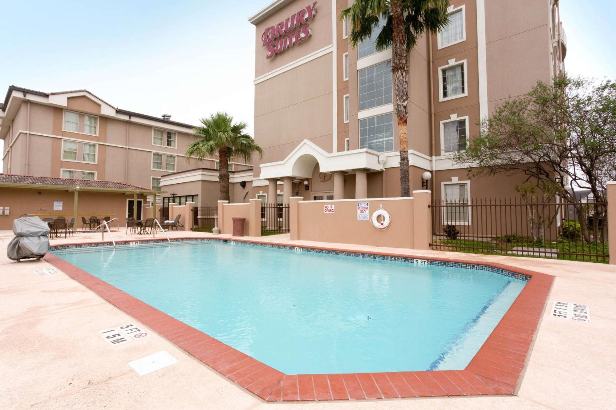 Drury Inn & Suites 맥앨린 외부 사진