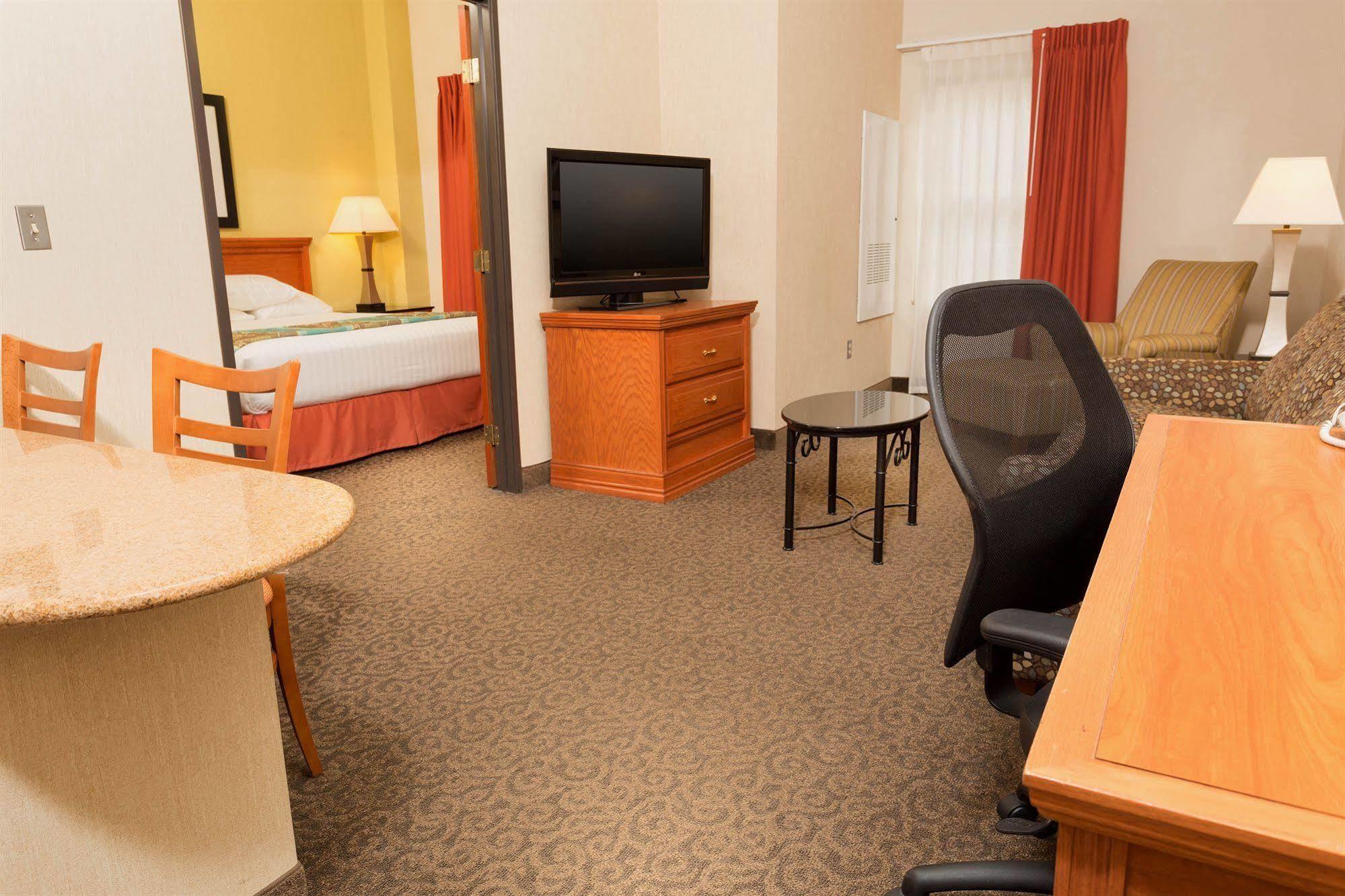 Drury Inn & Suites 맥앨린 외부 사진